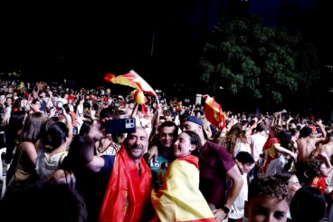 Seguimiento del partido del Mundial de fútbol en Dénia 11