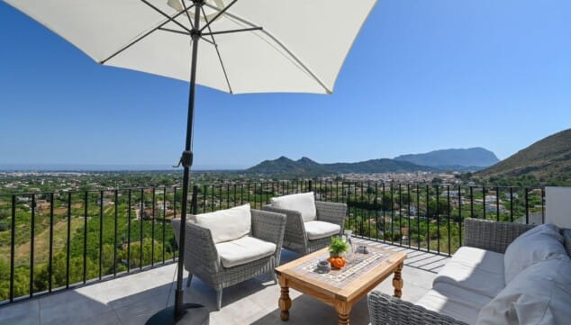 terraza amueblada con vistas