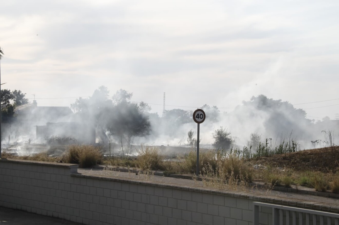 Trabajos de extinción del incendio de vegetación en Dénia (3)