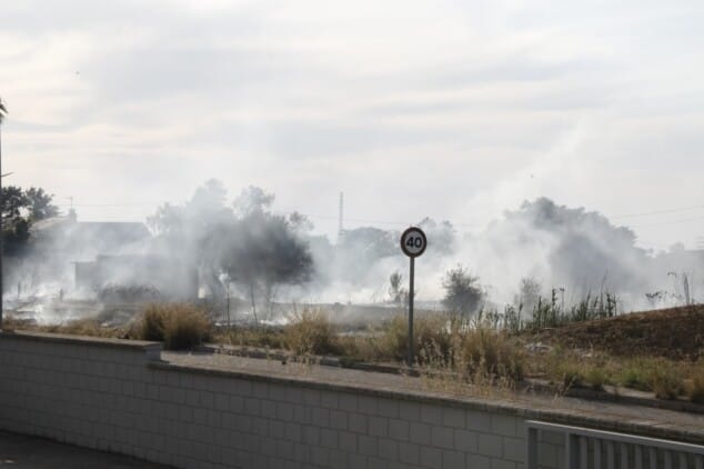 Declarado un incendio de vegetación en Dénia que moviliza a un amplio dispositivo de emergencias 14 trabajos de extincion del incendio de vegetacion en denia 3