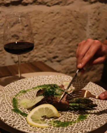 Un menú del día con cócteles puede ser mucho más que una comida rápida