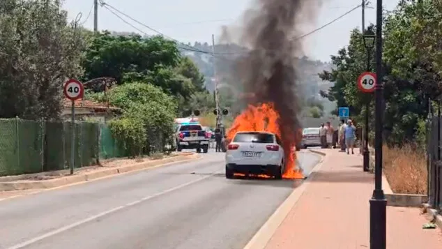 A vehicle is engulfed in flames in La Xara 4 A vehicle is engulfed in flames in the Xara