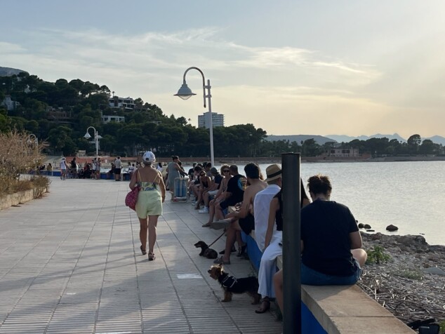 El eclipse solar en Dénia, entre la decepción por las nubes y un sobrecogedor apagón de última hora 20 asi se vivio el eclipse en denia 16