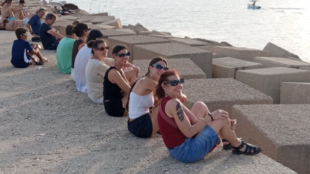 El eclipse solar en Dénia, entre la decepción por las nubes y un sobrecogedor apagón de última hora 38 asi se vivio el eclipse en denia 34