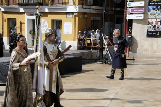 El atronador estallido de los arcabuces toma el centro de Dénia antes del esperado Milagro de la Niebla 21 batalla de arcabuceria y misa de los moros y cristianos 2026 de denia 18