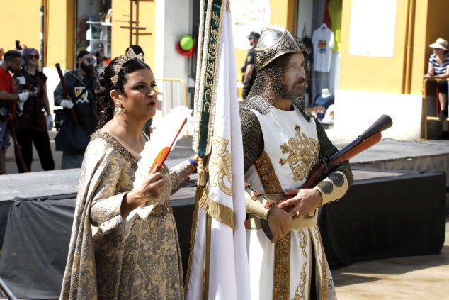 El atronador estallido de los arcabuces toma el centro de Dénia antes del esperado Milagro de la Niebla 22 batalla de arcabuceria y misa de los moros y cristianos 2026 de denia 19