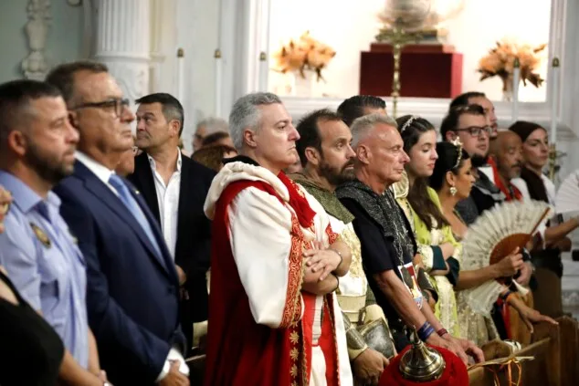 El atronador estallido de los arcabuces toma el centro de Dénia antes del esperado Milagro de la Niebla 32 batalla de arcabuceria y misa de los moros y cristianos 2026 de denia 29