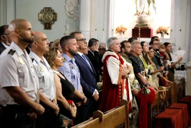 El atronador estallido de los arcabuces toma el centro de Dénia antes del esperado Milagro de la Niebla 33 batalla de arcabuceria y misa de los moros y cristianos 2026 de denia 30