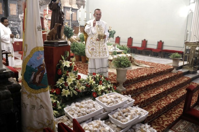 El atronador estallido de los arcabuces toma el centro de Dénia antes del esperado Milagro de la Niebla 38 batalla de arcabuceria y misa de los moros y cristianos 2026 de denia 35