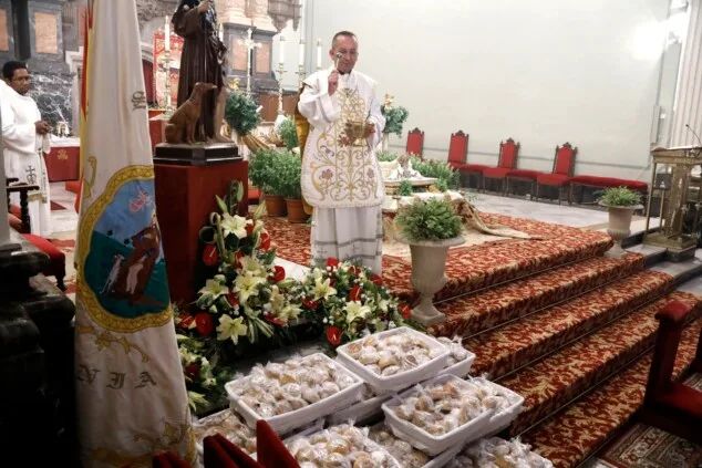 El atronador estallido de los arcabuces toma el centro de Dénia antes del esperado Milagro de la Niebla 38 batalla de arcabuceria y misa de los moros y cristianos 2026 de denia 35