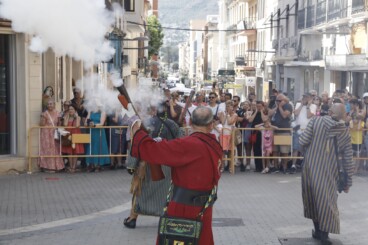 Batalla de arcabucería y misa de los Moros y Cristianos 2026 de Dénia 5