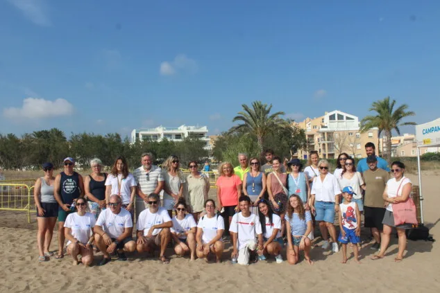 Imagen: Voluntarios del campamento Tortuga en Dénia