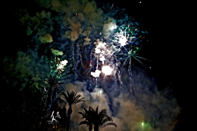 Los boatos de Cavallers de Me’n Fot y la filà Walies conquistan el centro de Dénia en su día grande 226 castillo de fuegos artificiales de los moros y cristianos de denia 2026 11