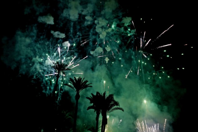 Los boatos de Cavallers de Me’n Fot y la filà Walies conquistan el centro de Dénia en su día grande 227 castillo de fuegos artificiales de los moros y cristianos de denia 2026 12