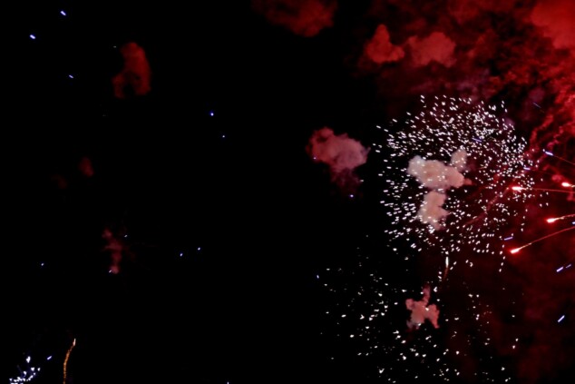Los boatos de Cavallers de Me’n Fot y la filà Walies conquistan el centro de Dénia en su día grande 222 castillo de fuegos artificiales de los moros y cristianos de denia 2026 7