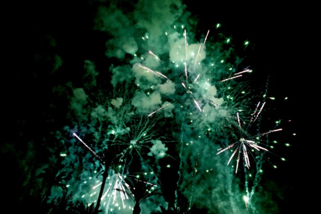 Los boatos de Cavallers de Me’n Fot y la filà Walies conquistan el centro de Dénia en su día grande 223 castillo de fuegos artificiales de los moros y cristianos de denia 2026 8