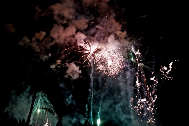 Los boatos de Cavallers de Me’n Fot y la filà Walies conquistan el centro de Dénia en su día grande 224 castillo de fuegos artificiales de los moros y cristianos de denia 2026 9