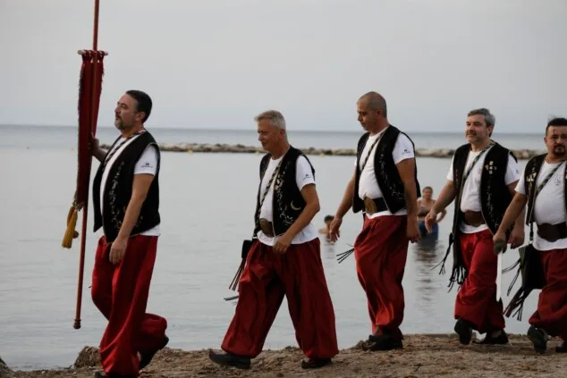 Dénia firma la tregua a orillas del mar: las tropas moras conquistan la escollera norte antes del gran choque 24 desembarco moro de denia de 2026 21