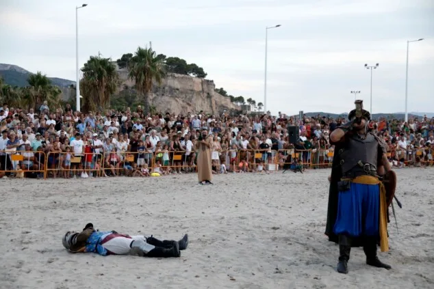 Dénia firma la tregua a orillas del mar: las tropas moras conquistan la escollera norte antes del gran choque 74 desembarco moro de denia de 2026 71
