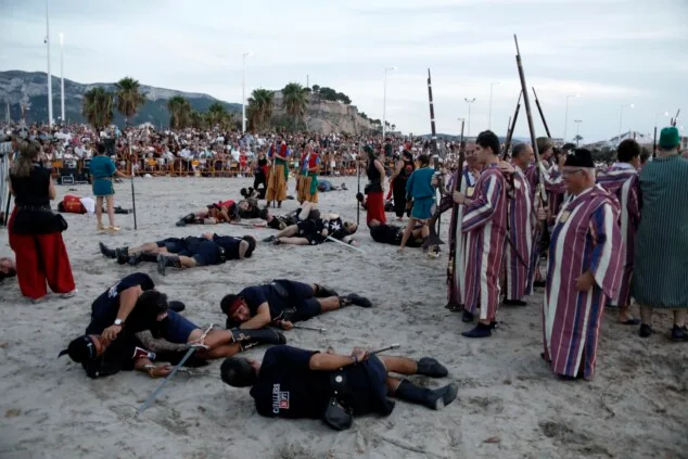 Dénia firma la tregua a orillas del mar: las tropas moras conquistan la escollera norte antes del gran choque 80 desembarco moro de denia de 2026 77