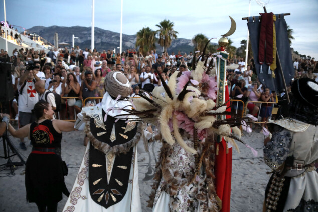 Dénia firma la tregua a orillas del mar: las tropas moras conquistan la escollera norte antes del gran choque 101 desembarco moro de denia de 2026 98