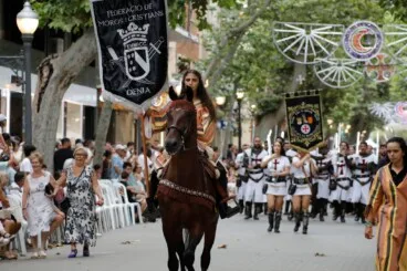 Desfile de gala de los Moros y Cristianos 2026 de Dénia 1