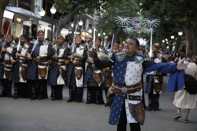 Los boatos de Cavallers de Me’n Fot y la filà Walies conquistan el centro de Dénia en su día grande 109 desfile de gala de los moros y cristianos 2026 de denia 106