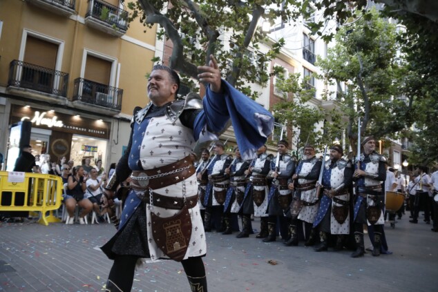 Los boatos de Cavallers de Me’n Fot y la filà Walies conquistan el centro de Dénia en su día grande 111 desfile de gala de los moros y cristianos 2026 de denia 108