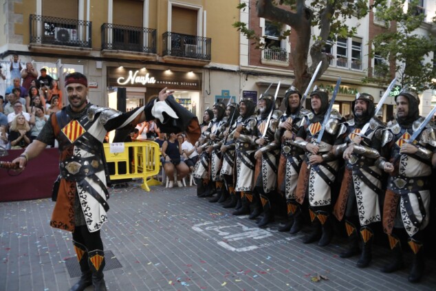 Los boatos de Cavallers de Me’n Fot y la filà Walies conquistan el centro de Dénia en su día grande 112 desfile de gala de los moros y cristianos 2026 de denia 109