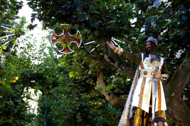 Los boatos de Cavallers de Me’n Fot y la filà Walies conquistan el centro de Dénia en su día grande 119 desfile de gala de los moros y cristianos 2026 de denia 116