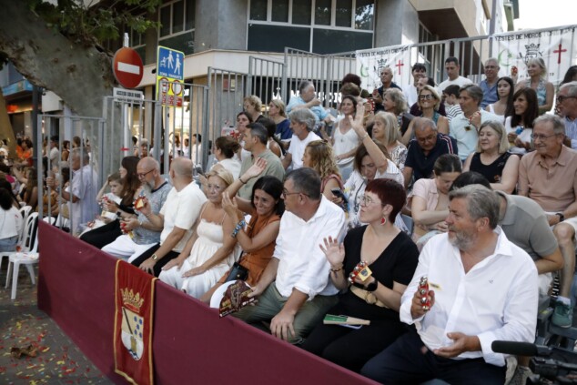 Los boatos de Cavallers de Me’n Fot y la filà Walies conquistan el centro de Dénia en su día grande 122 desfile de gala de los moros y cristianos 2026 de denia 119