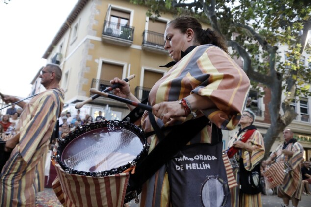 Los boatos de Cavallers de Me’n Fot y la filà Walies conquistan el centro de Dénia en su día grande 123 desfile de gala de los moros y cristianos 2026 de denia 120