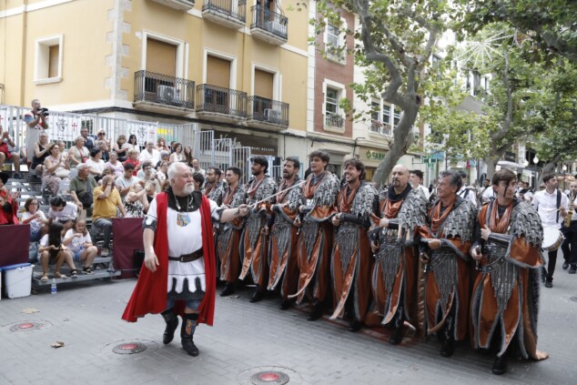 Los boatos de Cavallers de Me’n Fot y la filà Walies conquistan el centro de Dénia en su día grande 16 desfile de gala de los moros y cristianos 2026 de denia 13