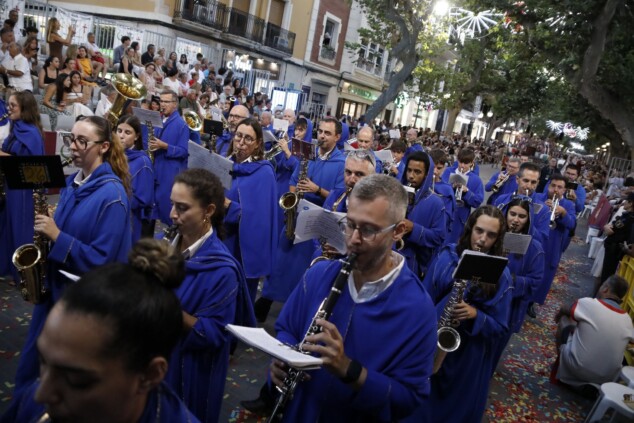Los boatos de Cavallers de Me’n Fot y la filà Walies conquistan el centro de Dénia en su día grande 136 desfile de gala de los moros y cristianos 2026 de denia 133