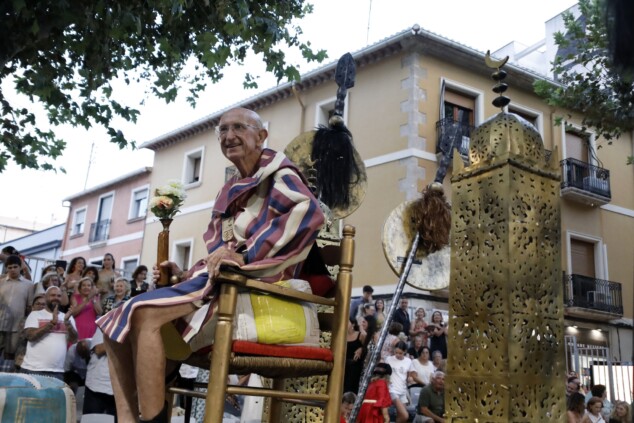 Los boatos de Cavallers de Me’n Fot y la filà Walies conquistan el centro de Dénia en su día grande 138 desfile de gala de los moros y cristianos 2026 de denia 135