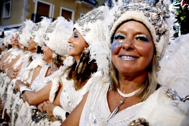 Los boatos de Cavallers de Me’n Fot y la filà Walies conquistan el centro de Dénia en su día grande 146 desfile de gala de los moros y cristianos 2026 de denia 143