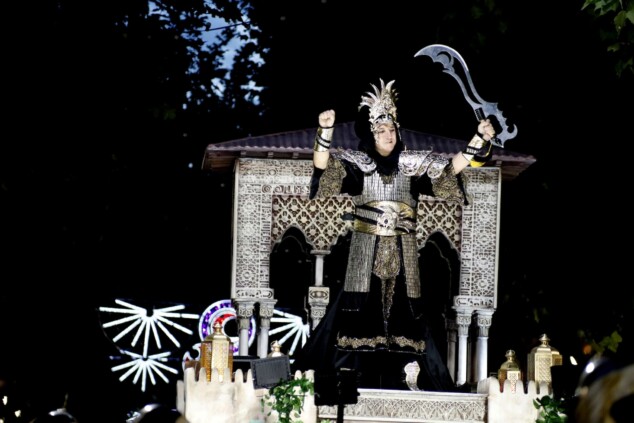 Los boatos de Cavallers de Me’n Fot y la filà Walies conquistan el centro de Dénia en su día grande 156 desfile de gala de los moros y cristianos 2026 de denia 153