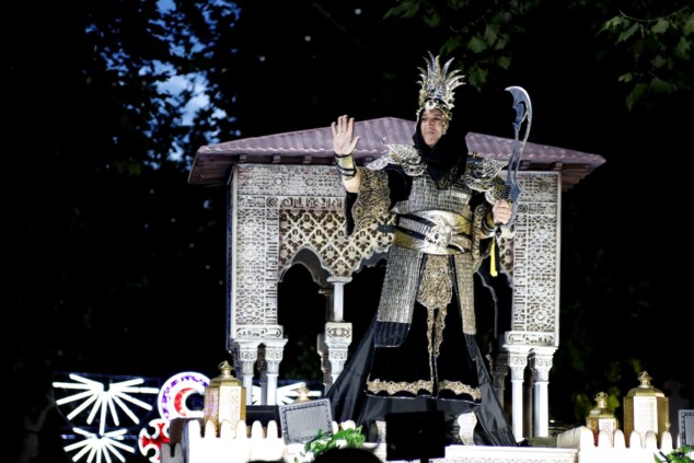 Los boatos de Cavallers de Me’n Fot y la filà Walies conquistan el centro de Dénia en su día grande 158 desfile de gala de los moros y cristianos 2026 de denia 155