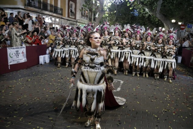 Los boatos de Cavallers de Me’n Fot y la filà Walies conquistan el centro de Dénia en su día grande 169 desfile de gala de los moros y cristianos 2026 de denia 166
