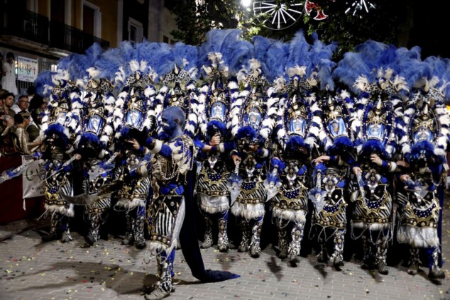 Los boatos de Cavallers de Me’n Fot y la filà Walies conquistan el centro de Dénia en su día grande 177 desfile de gala de los moros y cristianos 2026 de denia 174