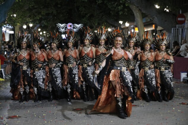 Los boatos de Cavallers de Me’n Fot y la filà Walies conquistan el centro de Dénia en su día grande 179 desfile de gala de los moros y cristianos 2026 de denia 176