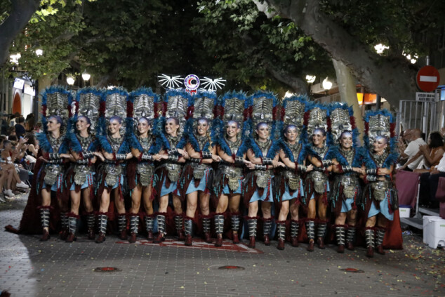 Los boatos de Cavallers de Me’n Fot y la filà Walies conquistan el centro de Dénia en su día grande 193 desfile de gala de los moros y cristianos 2026 de denia 190