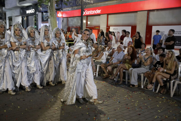 Los boatos de Cavallers de Me’n Fot y la filà Walies conquistan el centro de Dénia en su día grande 198 desfile de gala de los moros y cristianos 2026 de denia 195