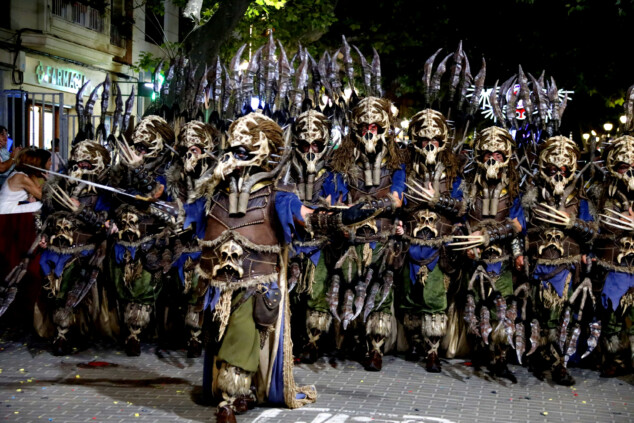 Los boatos de Cavallers de Me’n Fot y la filà Walies conquistan el centro de Dénia en su día grande 202 desfile de gala de los moros y cristianos 2026 de denia 199