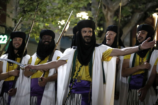 Los boatos de Cavallers de Me’n Fot y la filà Walies conquistan el centro de Dénia en su día grande 208 desfile de gala de los moros y cristianos 2026 de denia 205