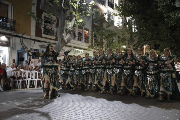 Los boatos de Cavallers de Me’n Fot y la filà Walies conquistan el centro de Dénia en su día grande 214 desfile de gala de los moros y cristianos 2026 de denia 211