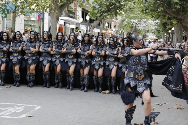 Los boatos de Cavallers de Me’n Fot y la filà Walies conquistan el centro de Dénia en su día grande 25 desfile de gala de los moros y cristianos 2026 de denia 22
