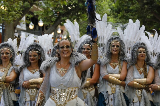 Los boatos de Cavallers de Me’n Fot y la filà Walies conquistan el centro de Dénia en su día grande 36 desfile de gala de los moros y cristianos 2026 de denia 33