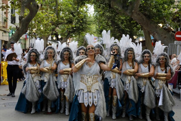 Los boatos de Cavallers de Me’n Fot y la filà Walies conquistan el centro de Dénia en su día grande 37 desfile de gala de los moros y cristianos 2026 de denia 34