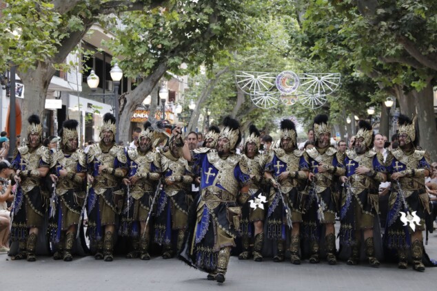 Los boatos de Cavallers de Me’n Fot y la filà Walies conquistan el centro de Dénia en su día grande 42 desfile de gala de los moros y cristianos 2026 de denia 39